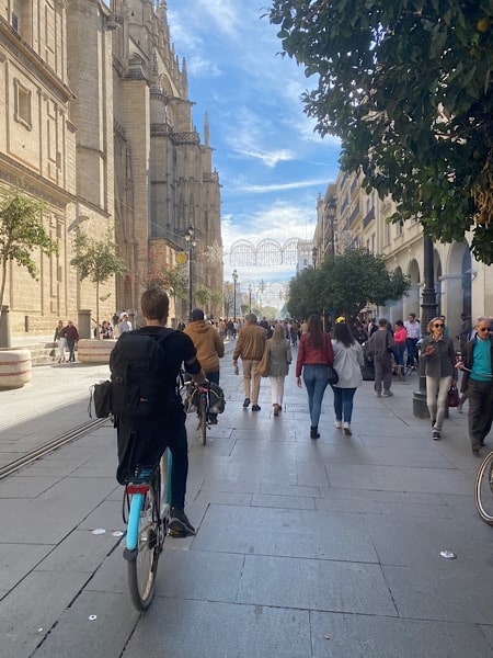 Op de fiets langs de kathedraal