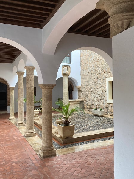 binnenplein-klooster-las-puras-almeria