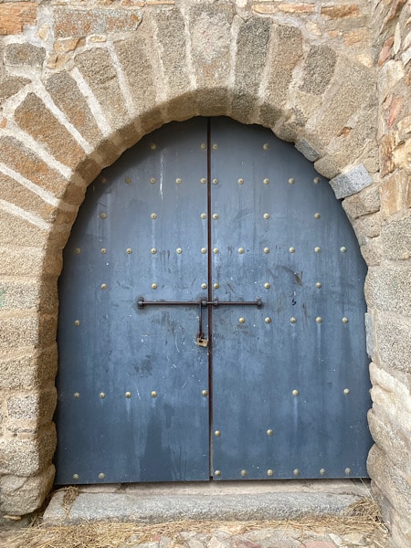 gesloten-deur-castillo-santa-olalla-del-cala