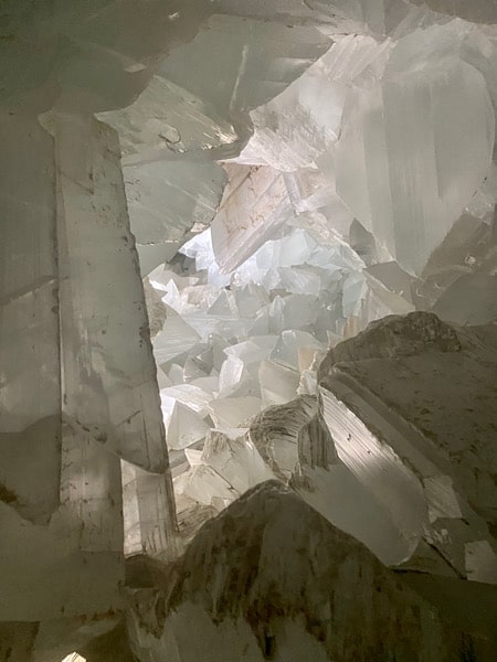 la-geoda-de-pulpi-grot-vol-kristallen