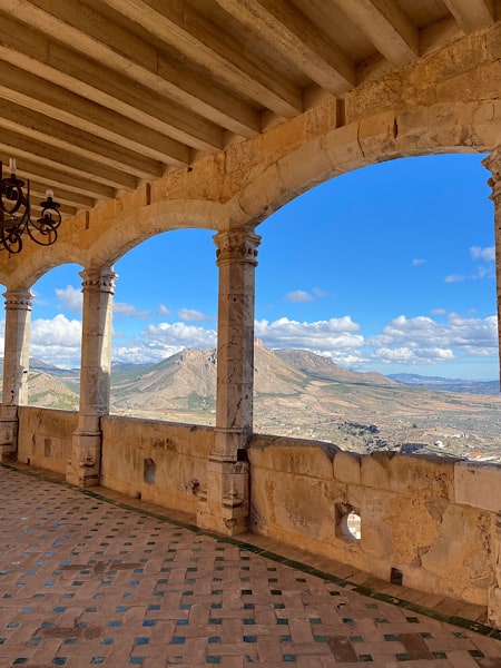 vanuit-castillo-velez-blanco-uitzicht-over-bergen