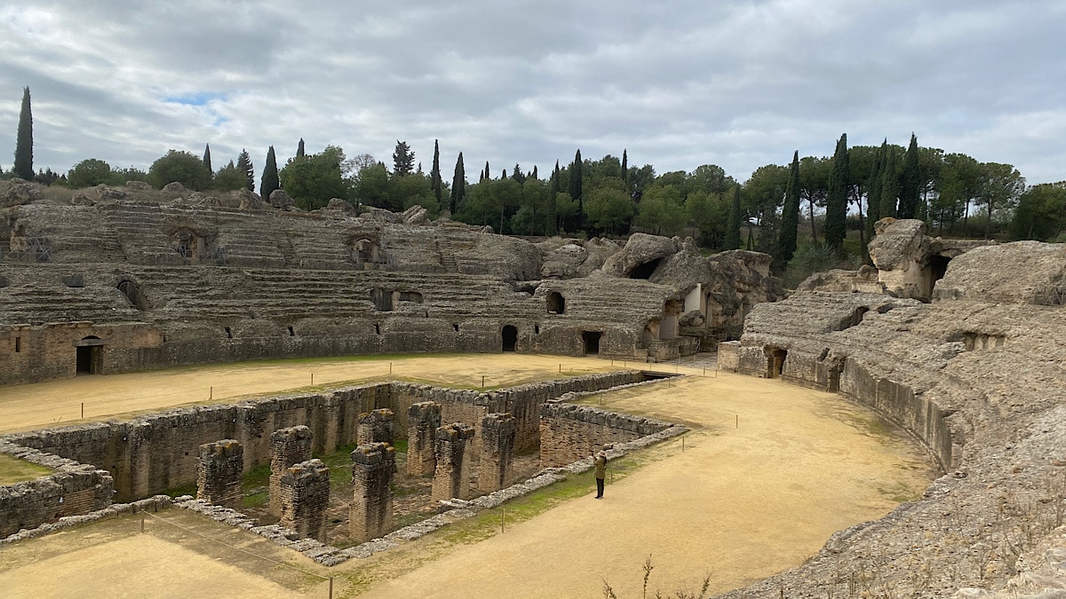 binnenkant-amfitheater-italica