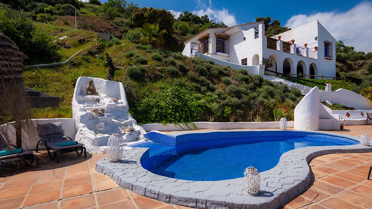 zwembad-zicht-gemeenschappelijke-ruimte-hacienda-guaro-viejo