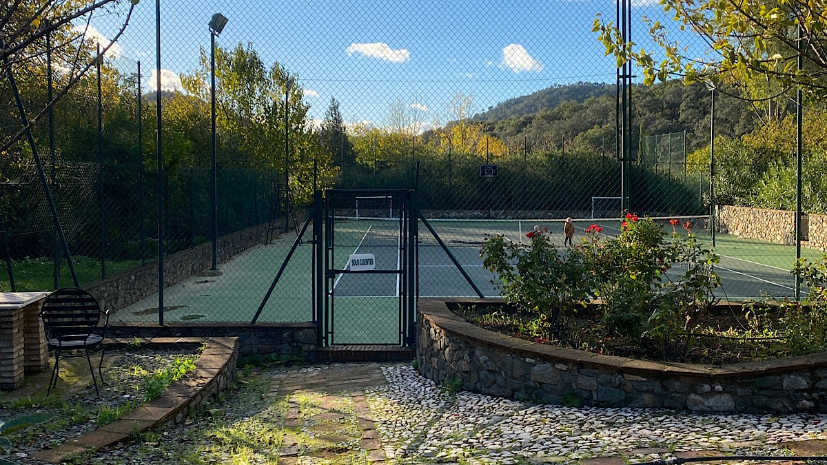 tennisbaan-molino-rio-alajar-andalusie
