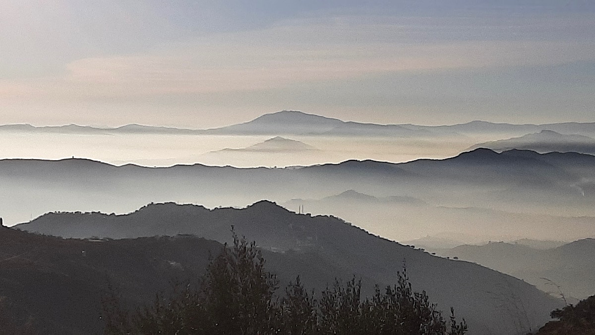 uitzicht-op-bergen-lagabella-malaga