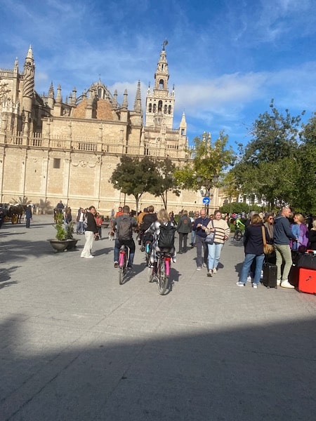 fietsen-door-het-centrum-van-sevilla-pia-tours