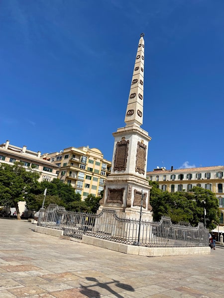 obelisk-plaza-de-la-merced