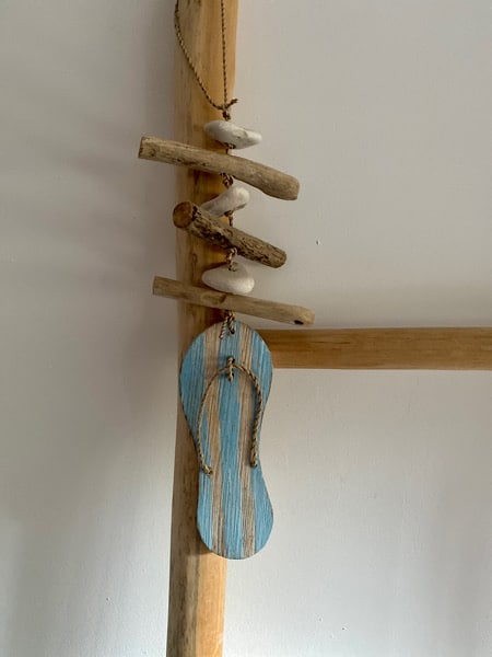 houten-slipper-detail-finca-la-vida-loca