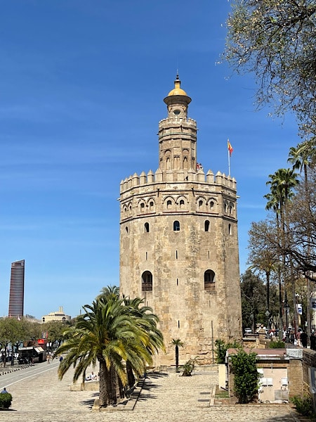 torre-del-oro-vanaf-de-buitenkant