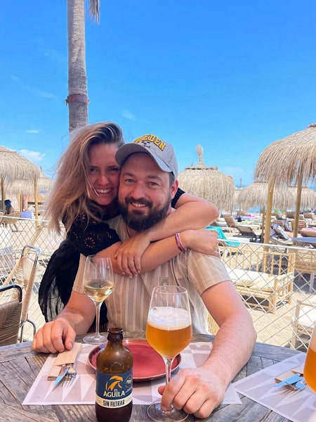 anouk-met-haar-broer-op-het-strand