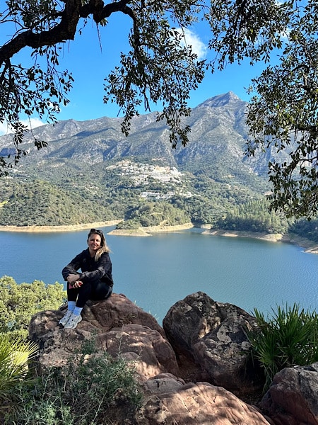 anouk-op-een-fraai-uitkijkpunt-in-andalusie