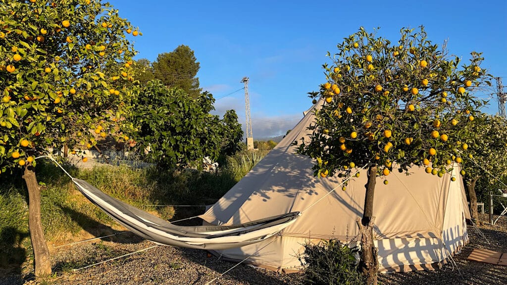 buitenaanzicht-glampingtent-blanco