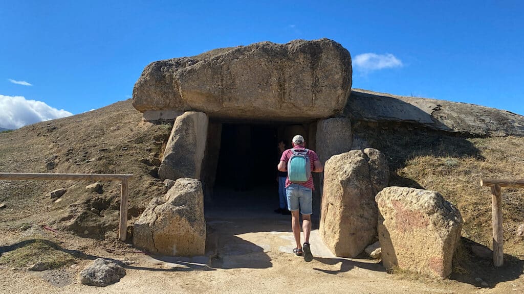ingang-dolmen-de-menga-antequera