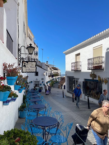 prachtige-straat-in-mijas