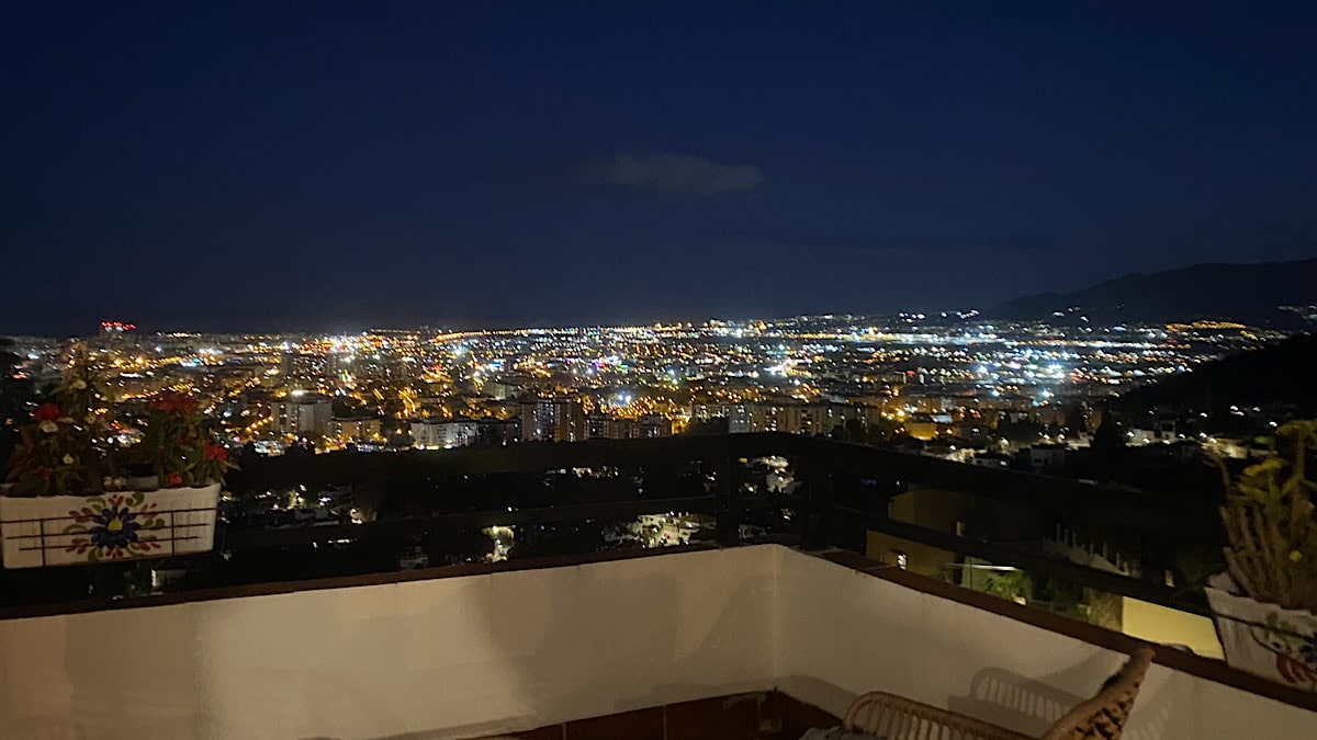 uitzicht-terras-villa-botanica-malaga-avond