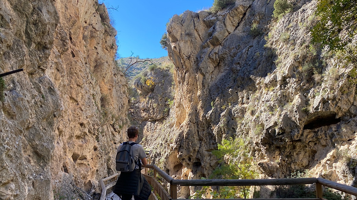 wandelen-door-el-sendero-de-la-cerrada-del-rio-castril