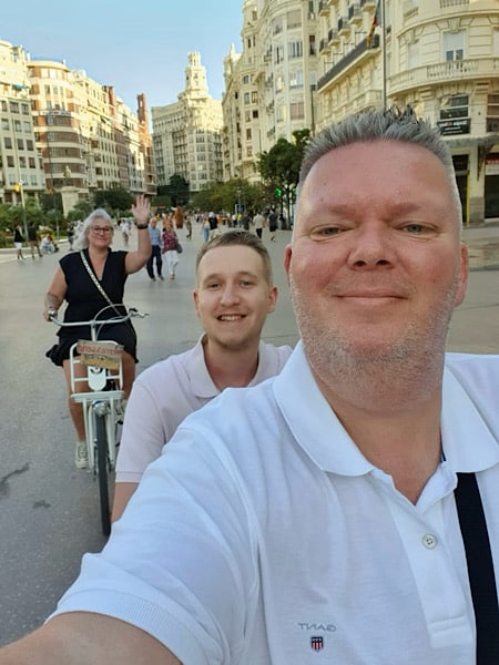 wendy-richard-en-jordy-op-de-fiets-in-andalusie