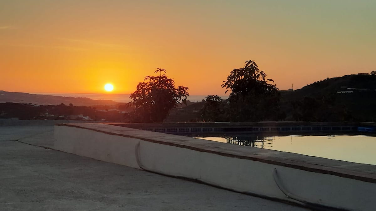 zicht-op-schitterende-zonsondergang-casa-montana