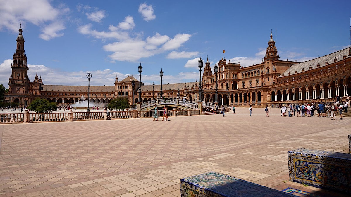 vanaf-een-bankje-uitkijken-op-het-plaza-de-espana