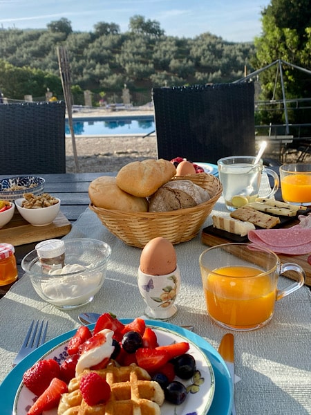 ontbijt-bij-hacienda-la-buena-vida-algarinejo