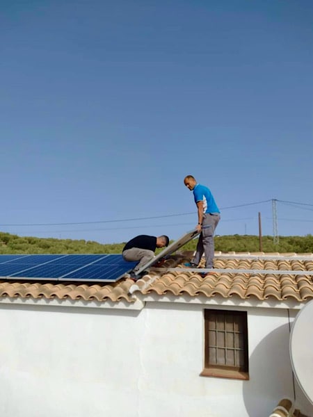 plaatsen-zonnepanelen-hacienda-la-buena-vida-algarinejo