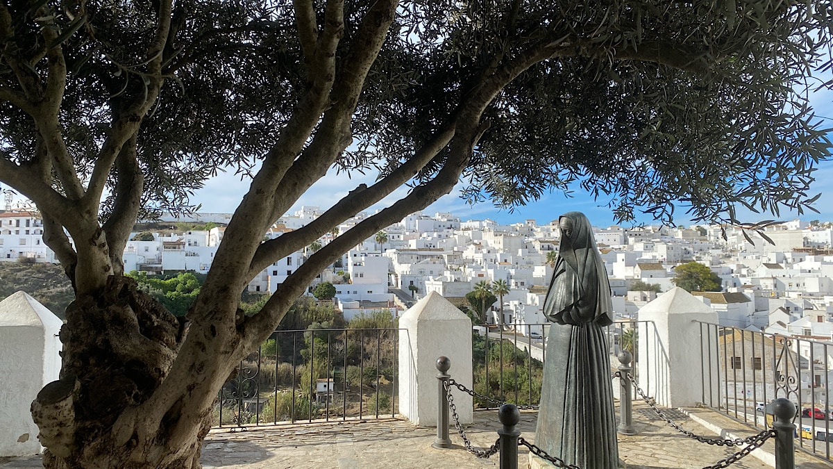 standbeeld-cobijada-vejer-de-la-frontera