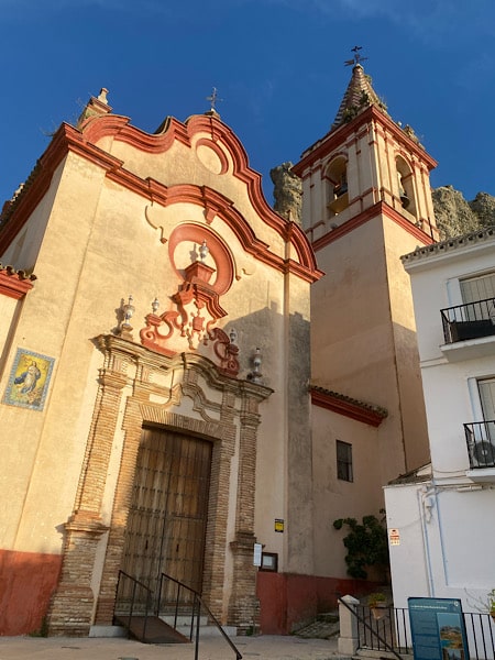 iglesia-de-santa-maria-de-la-mesa-zahara-de-la-sierra-cadiz