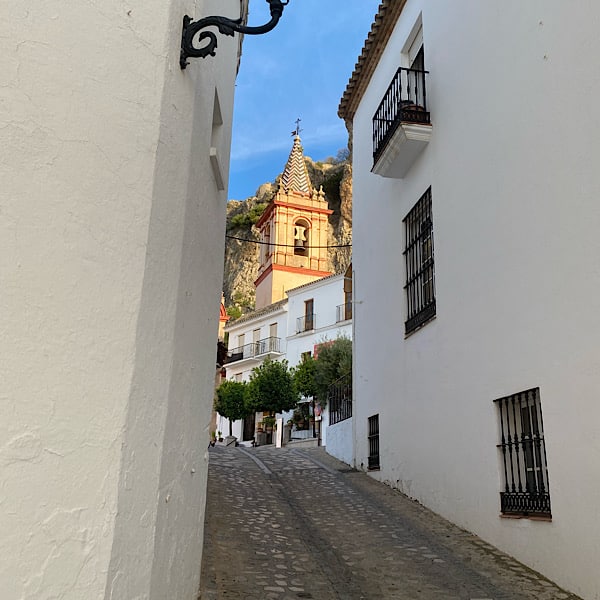 straatje-in-zaharra-de-la-sierra-Cadiz