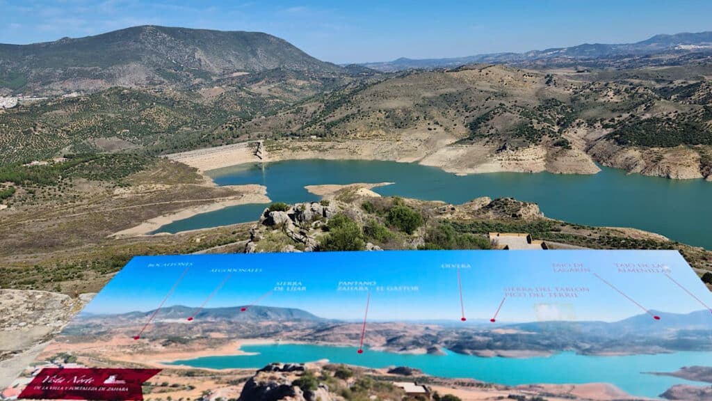 uitzicht-vanuit-toren-op-het-meer-zahara-de-la-sierra-cadiz