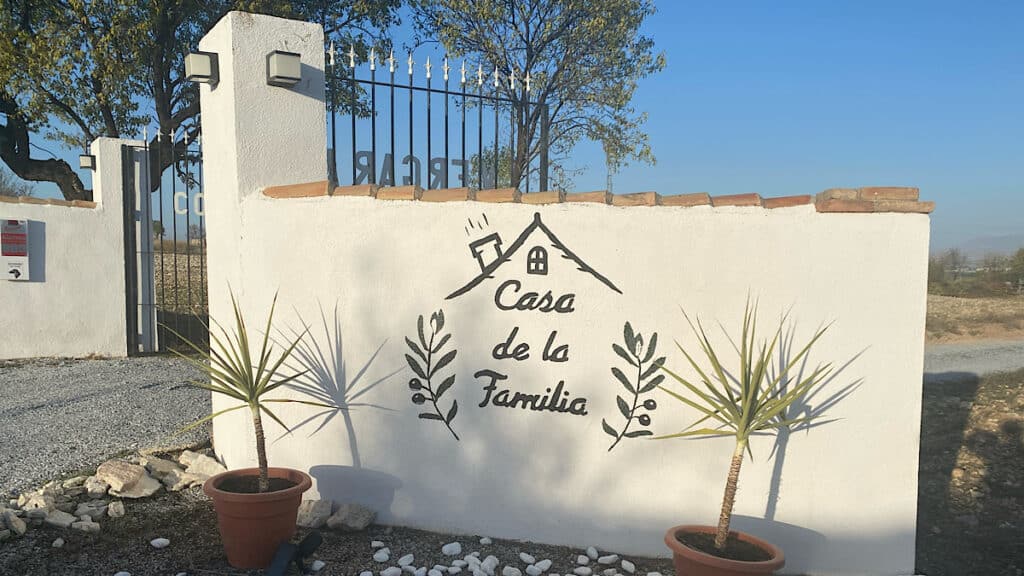 entree-casa-de-la-familia-baza