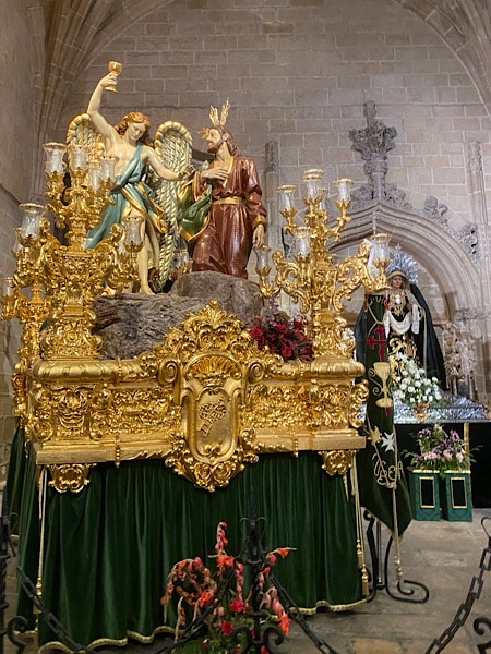 kerk-san-pablo-ubeda-processie-wagen-met-beelden