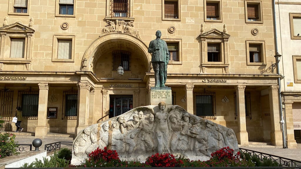 monument- generaal-leopoldo-saro-in-ubeda