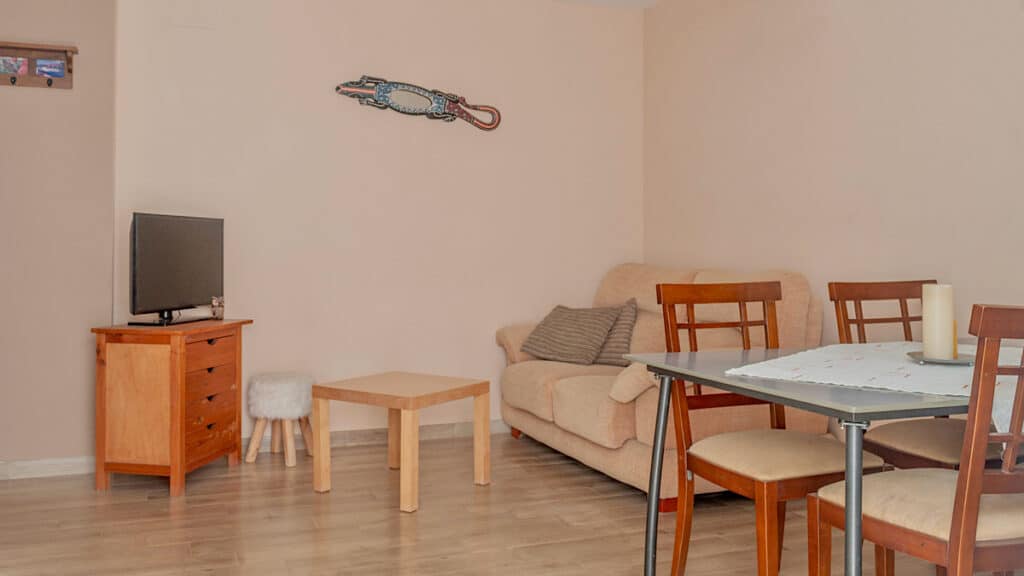 woonkamer-appartement-buho-nido-aguila-blanca-guaro-malaga