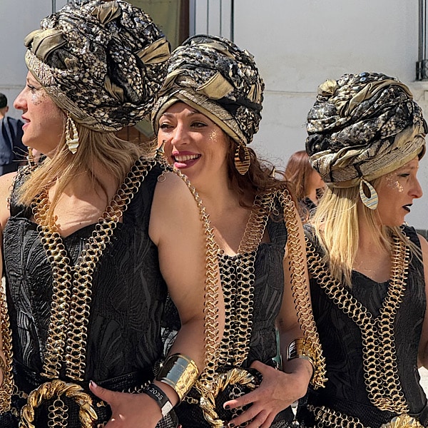 dames-parade-fiestas-de-moros-y-cristianos-benaumarel-granada