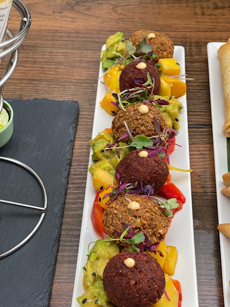 falafel-gerecht-bij-jazzy-mijas-bubles-en-bites