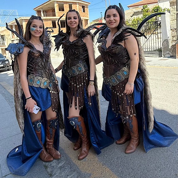 fiestas-de-moros-y-cristianos-benaumarel-prachtige-dames
