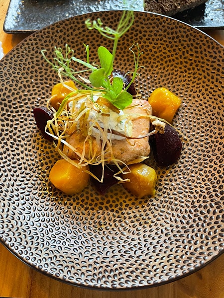 heerlijk-voorgerecht-met-zalm-bij-restaurante-albacar