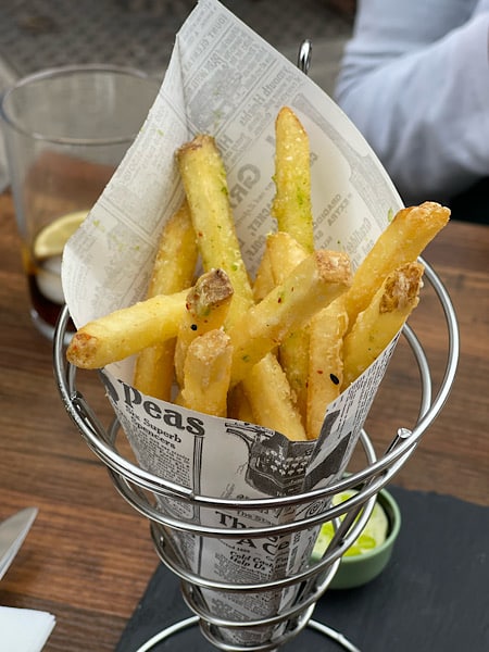 lekkere-patat-bij-jazzy-mijas-bubles-en-bites
