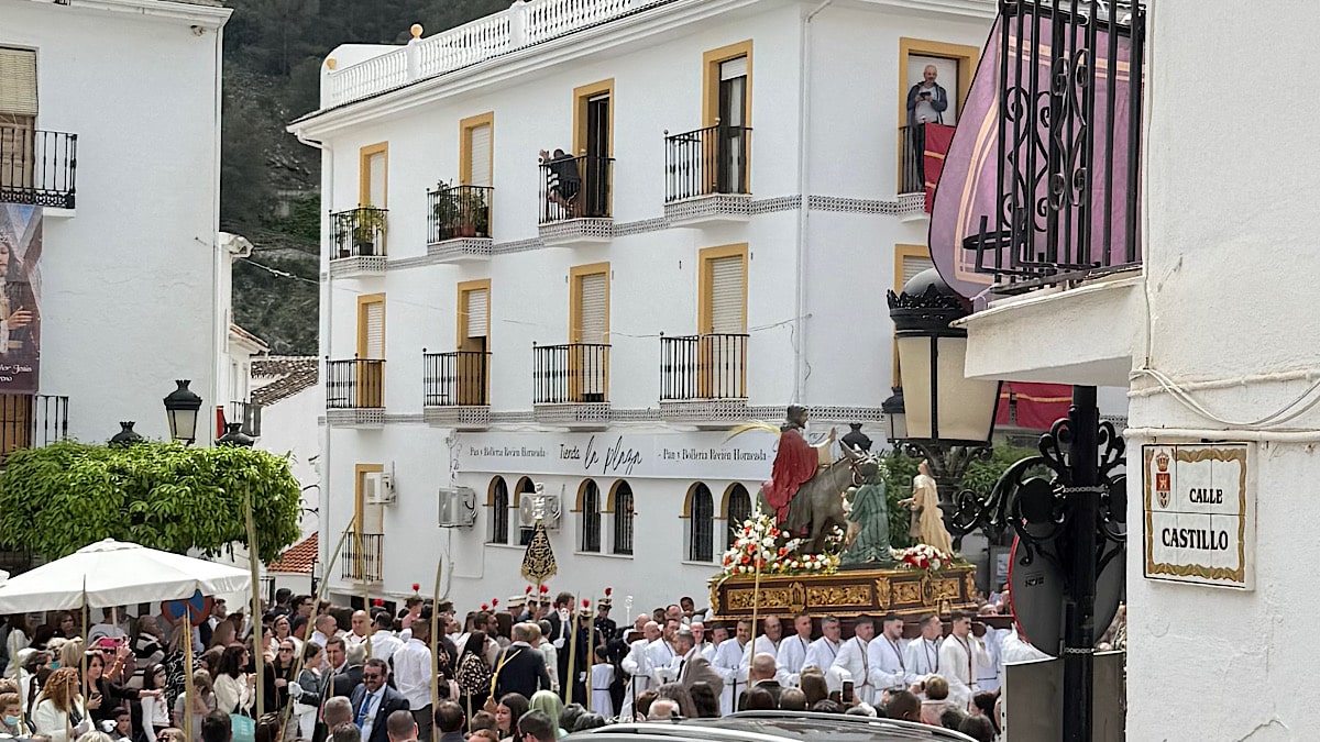 monda-malaga-processie-semana-santa-2025