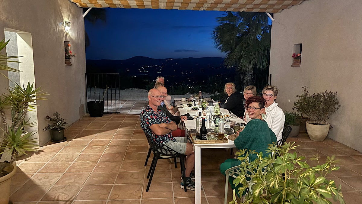aanschuifdiner-benb-el-refugio-alcaucin-malaga-andalusie