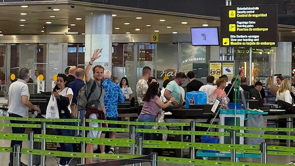 bart-vertrekt-vliegveld-malaga