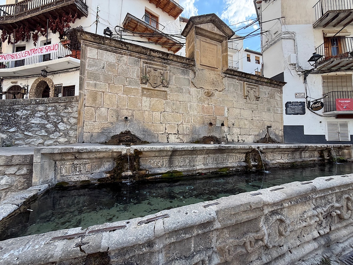 fuente-de-las-cadenas-fontein-in-cazorla-jaen