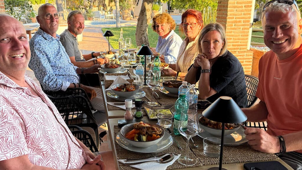 gezamenlijk-eten-casa-del-palta-canillas-de-albaida
