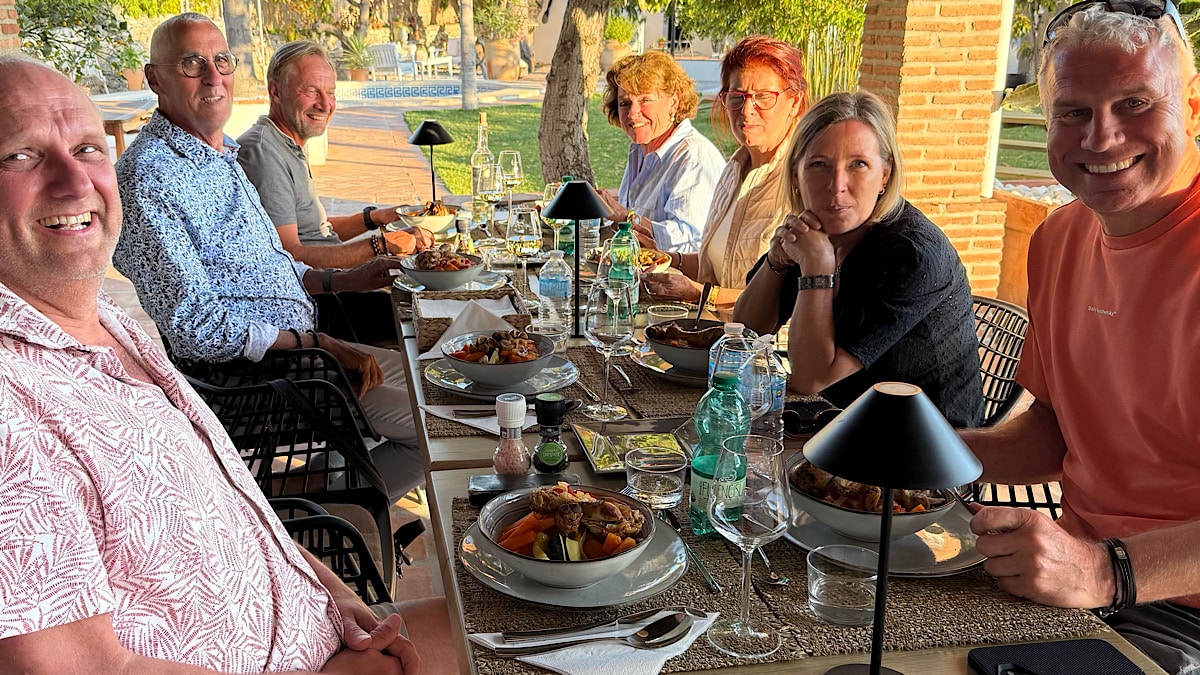 gezamenlijk-eten-casa-del-palta-canillas-de-albaida