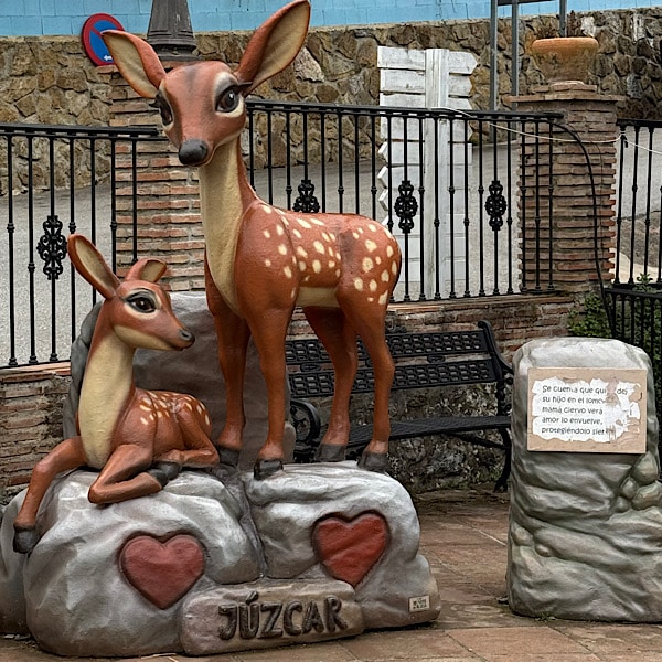 hertenbeeldjes-in-juzcar-andalusie