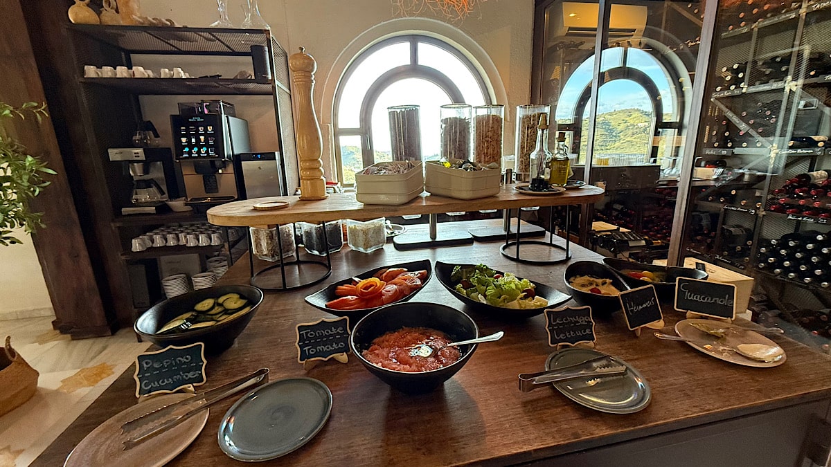 het-ontbijtbuffet-bij-castillo-de-monda