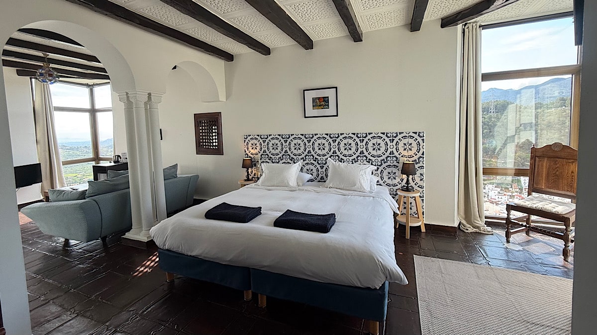 junior-suite-castillo-de-monda-hotel-malaga