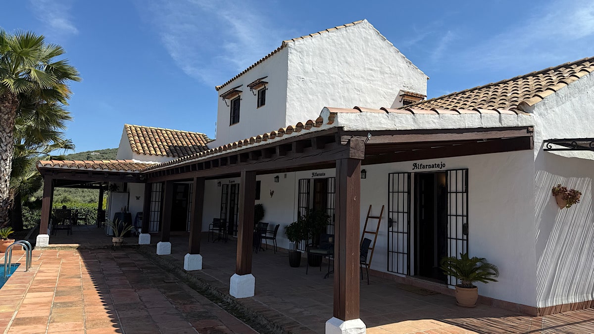 kamers-aan-het-zwembad-hacienda-riogordo-malaga