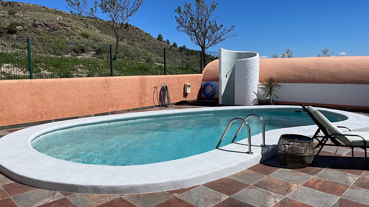 lekker-afkoelen-in-het-zwembad-van-casa-fuente-del-andaluz