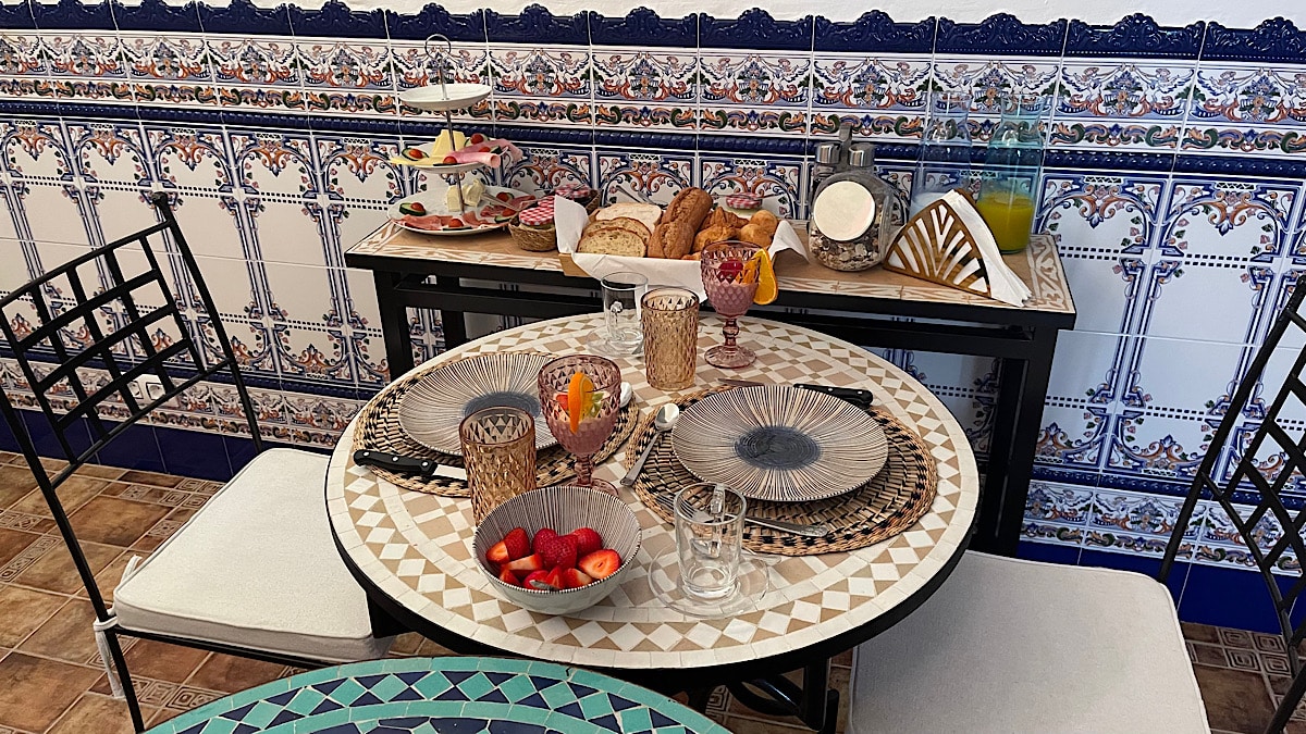 lekker-ontbijt-bij-casa-fuente-del-andaluz